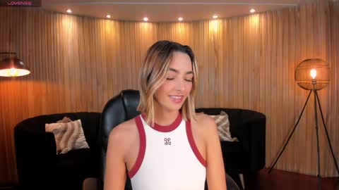 Snapshot of melissamoore_ chatting on 2, 5, 2026 Call me Meli online show from 2, 5, 2026