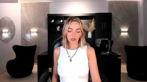 Snapshot of melissamoore_ chatting on 11, 5, 2026 Call me Meli online show from 11, 5, 2026
