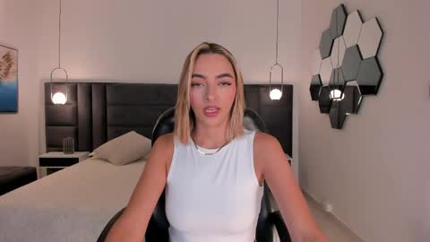 Snapshot of melissamoore_ chatting on 26, 5, 2026 Call me Meli online show from 26, 5, 2026
