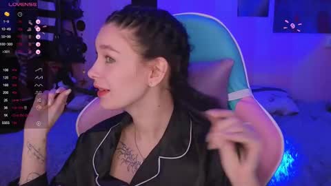 Snapshot of mella_freya chatting on 7, 1, 2025 Freya  IM NONUDE online show from 7, 1, 2025