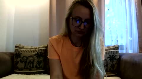 Snapshot of melly_rosey chatting on 10, 6, 2026 Melly online show from 10, 6, 2026