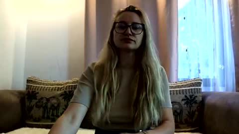 Snapshot of melly_rosey chatting on 11, 6, 2026 Melly online show from 11, 6, 2026