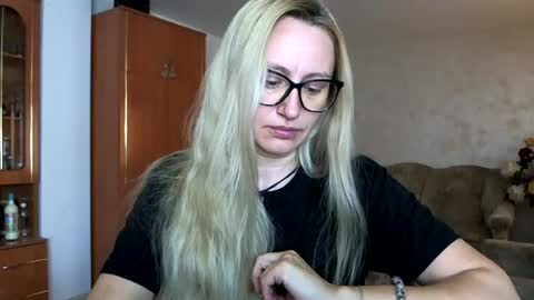 Snapshot of melly_rosey chatting on 25, 6, 2026 Melly online show from 25, 6, 2026