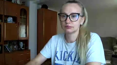 Snapshot of melly_rosey chatting on 29, 6, 2026 Melly online show from 29, 6, 2026