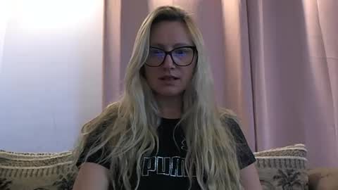 Snapshot of melly_rosey chatting on 8, 7, 2026 Melly online show from 8, 7, 2026