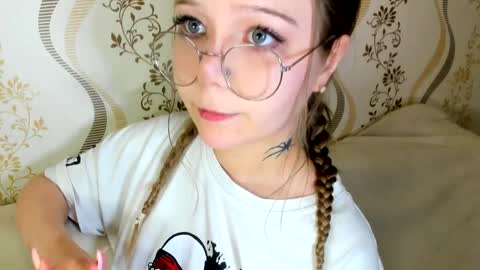 MelMooon online show from 12, 10, 2025