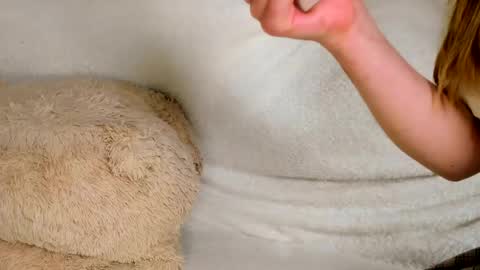 MelMooon online show from 8, 3, 2026