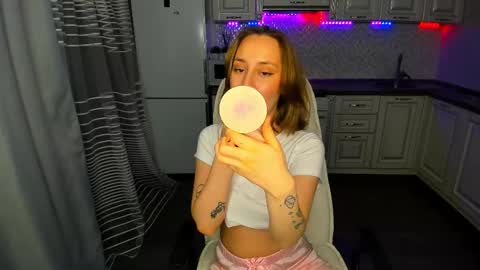 Snapshot of melodyoflovee chatting on 12, 3, 2025 Kaylie online show from 12, 3, 2025