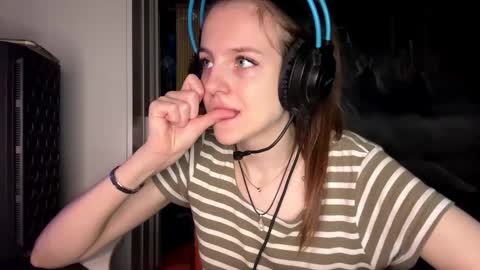 Hi Im Aria 18 years old online show from 6, 11, 2025