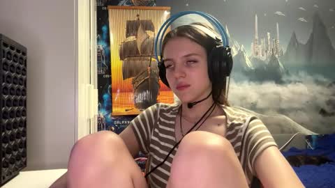 Hi Im Aria 18 years old online show from 7, 11, 2025