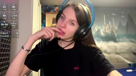 Hi Im Aria 18 years old online show from 24, 3, 2026