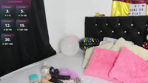 Snapshot of mena_hicks chatting on 18, 2, 2026 Heart online show from 18, 2, 2026