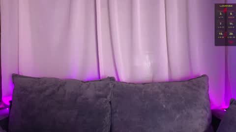 Snapshot of meow_mellie chatting on 19, 9, 2025 meow_mellie online show from 19, 9, 2025