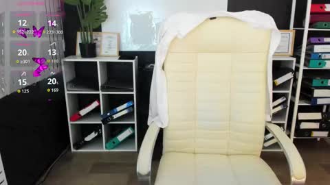 Snapshot of meow_mellie chatting on 26, 9, 2025 meow_mellie online show from 26, 9, 2025