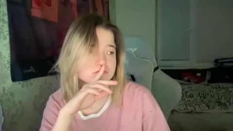 Snapshot of meowki4 chatting on 2, 1, 2025 meowme online show from 2, 1, 2025