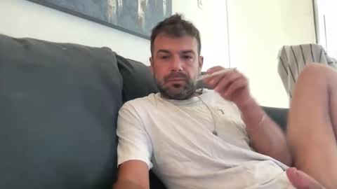 Snapshot of mercedes190d chatting on 17, 5, 2026 Mercedes190d online show from 17, 5, 2026