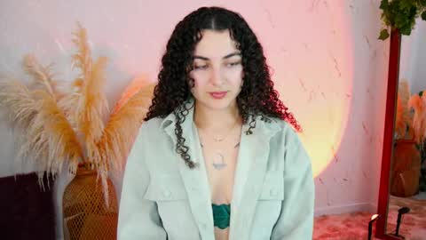 Snapshot of merida_bell18 chatting on 6, 11, 2025 Merida Bell online show from 6, 11, 2025