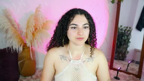 Snapshot of merida_bell18 chatting on 27, 11, 2025 Merida Bell online show from 27, 11, 2025