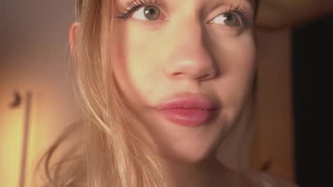 Lara OFFLINE  online show from 3, 1, 2025