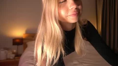 Snapshot of mermaids_ chatting on 3, 7, 2026 Lara OFFLINE online show from 3, 7, 2026