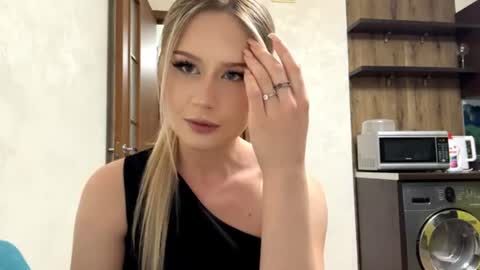 Snapshot of merrileesmoldt chatting on 28, 6, 2026 Stefani online show from 28, 6, 2026