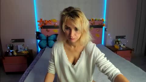Snapshot of merymidnight chatting on 2, 10, 2025 merymidnight online show from 2, 10, 2025