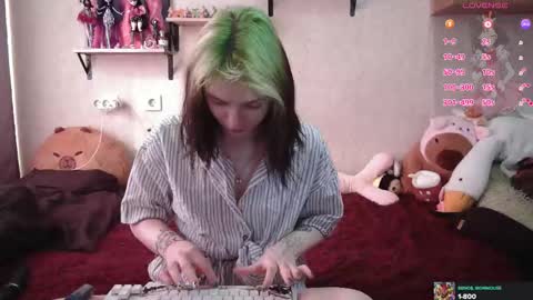 Snapshot of mevis_li chatting on 17, 9, 2025 Mavis online show from 17, 9, 2025