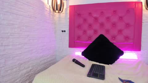 Mia Blonde online show from 29, 1, 2025