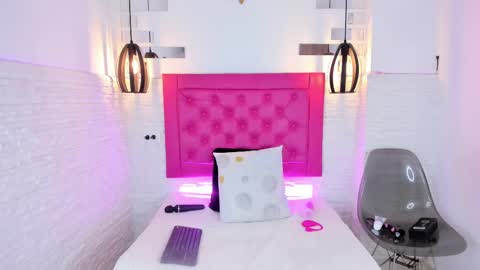 Mia Blonde online show from 18, 2, 2025