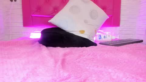 Mia Blonde online show from 7, 3, 2025