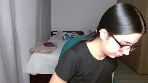 Mia online show from 8, 11, 2025