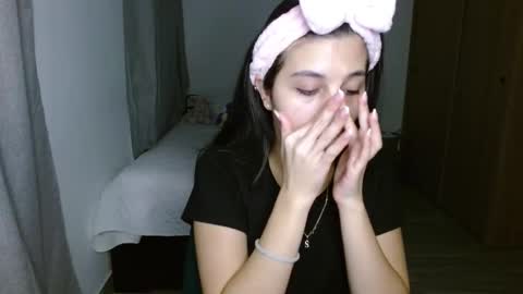 Mia online show from 11, 11, 2025