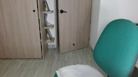 Mia online show from 9, 4, 2026