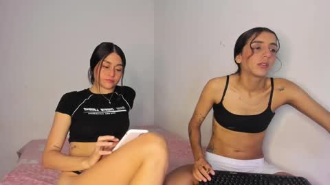 Snapshot of mia_and_kim chatting on 10, 10, 2025 mia and kim online show from 10, 10, 2025