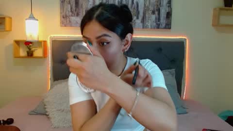 M I A  A Y R A online show from 20, 12, 2025