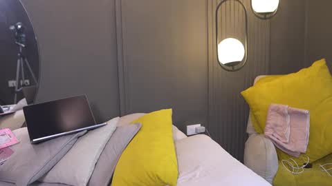 Belmont and Mia online show from 27, 3, 2026