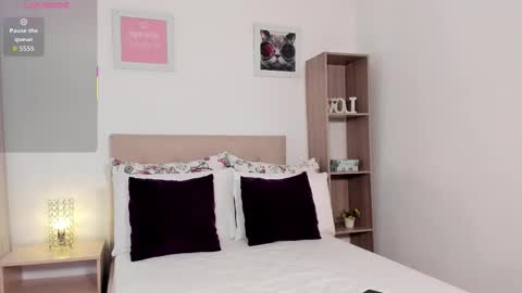 Mia Cano online show from 6, 11, 2025