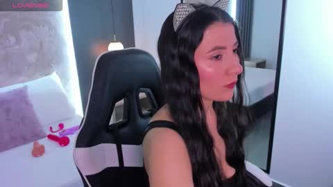 M I A  online show from 1, 11, 2025