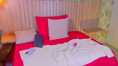 Mia online show from 5, 12, 2025