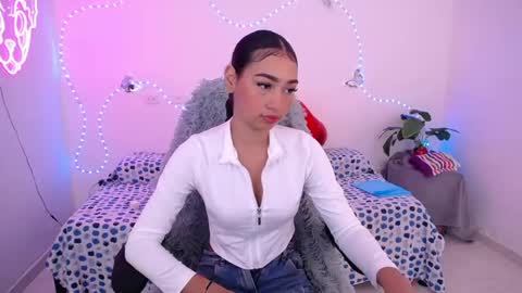 mia_cute_girl online show from 1, 6, 2026