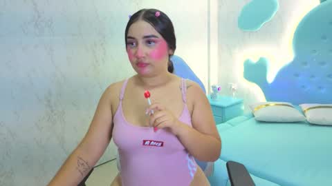 Snapshot of mia_cuttee chatting on 11, 11, 2025 Mia Cuttee online show from 11, 11, 2025