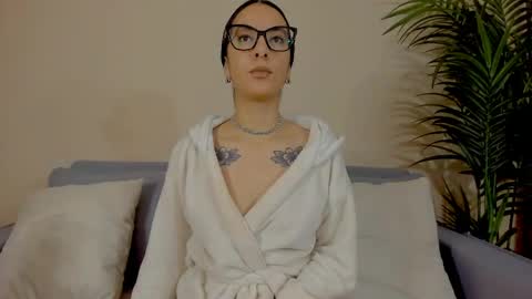 Snapshot of mia_daniellshot chatting on 10, 5, 2026 Sarah Luna online show from 10, 5, 2026