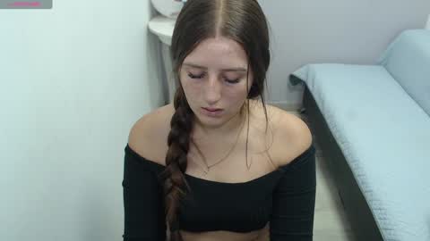 Mia online show from 3, 2, 2025