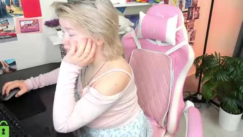 Snapshot of mia_ferd chatting on 12, 5, 2026 Mia online show from 12, 5, 2026