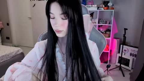 Snapshot of mia_gothh chatting on 17, 11, 2025 MIA HELP ME REACH 100 LIKES online show from 17, 11, 2025