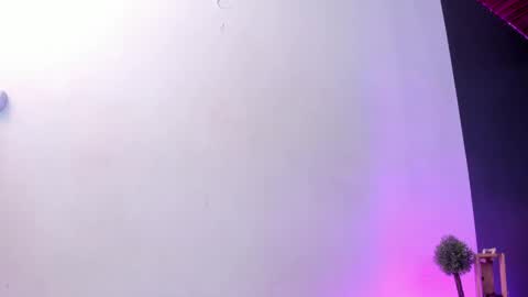 Snapshot of mia_jagger chatting on 4, 12, 2024 Val online show from 4, 12, 2024