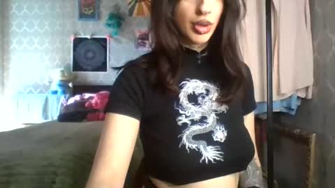 Snapshot of mia_meeeow chatting on 24, 6, 2026 Mia online show from 24, 6, 2026