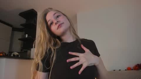 Mia here Appreciate your support online show from 15, 10, 2025