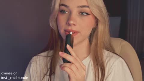 Snapshot of mia_milagros chatting on 25, 12, 2024 mia_milagros online show from 25, 12, 2024