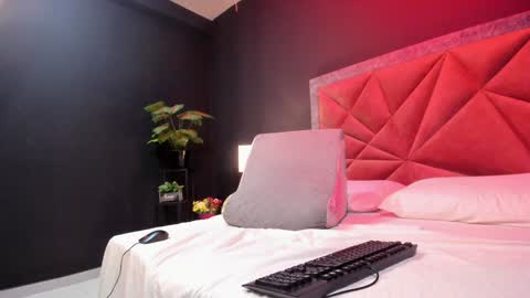 MIA  online show from 5, 1, 2025